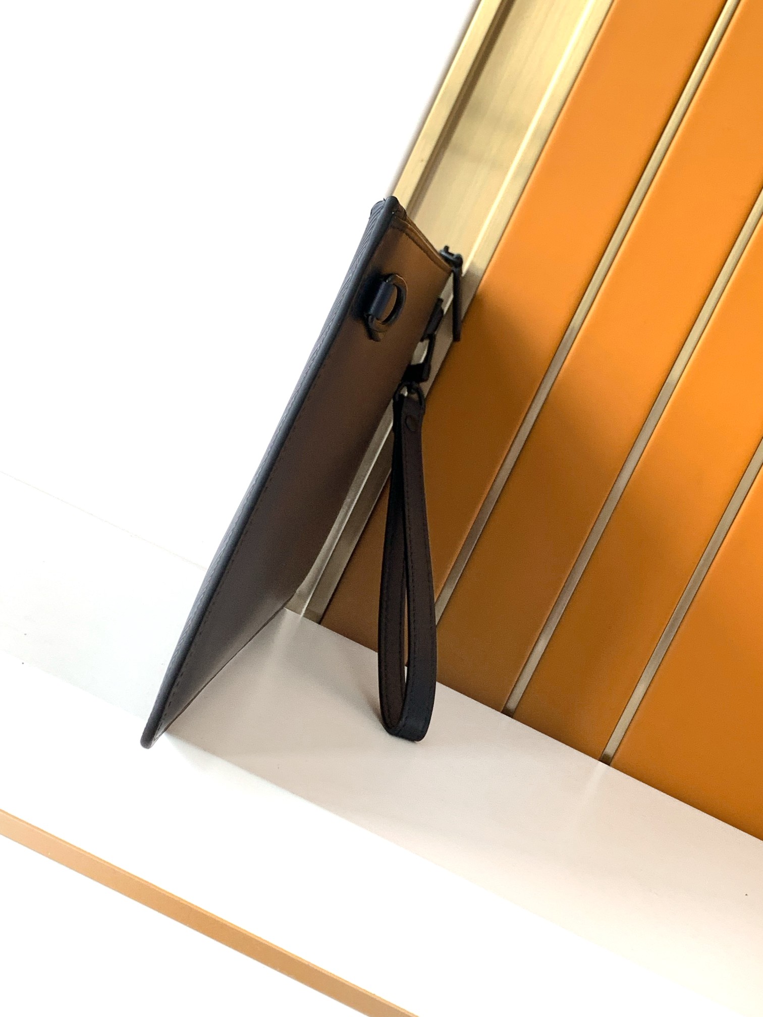 Men's Embossed Leather Clutch  - Card Top Loader 评论和价格